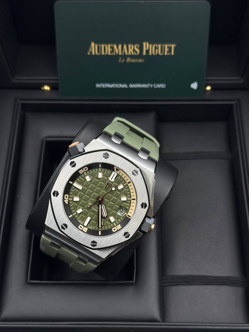 Audemars Piguet Royal Oak Offshore Diver 15720ST.OO.A052CA.01