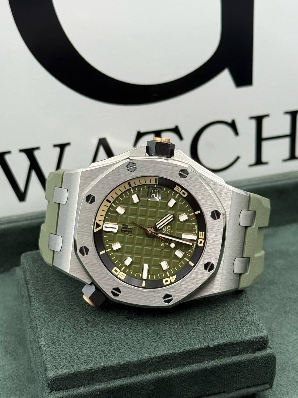 Audemars Piguet Royal Oak Offshore Diver 15720ST.OO.A052CA.01