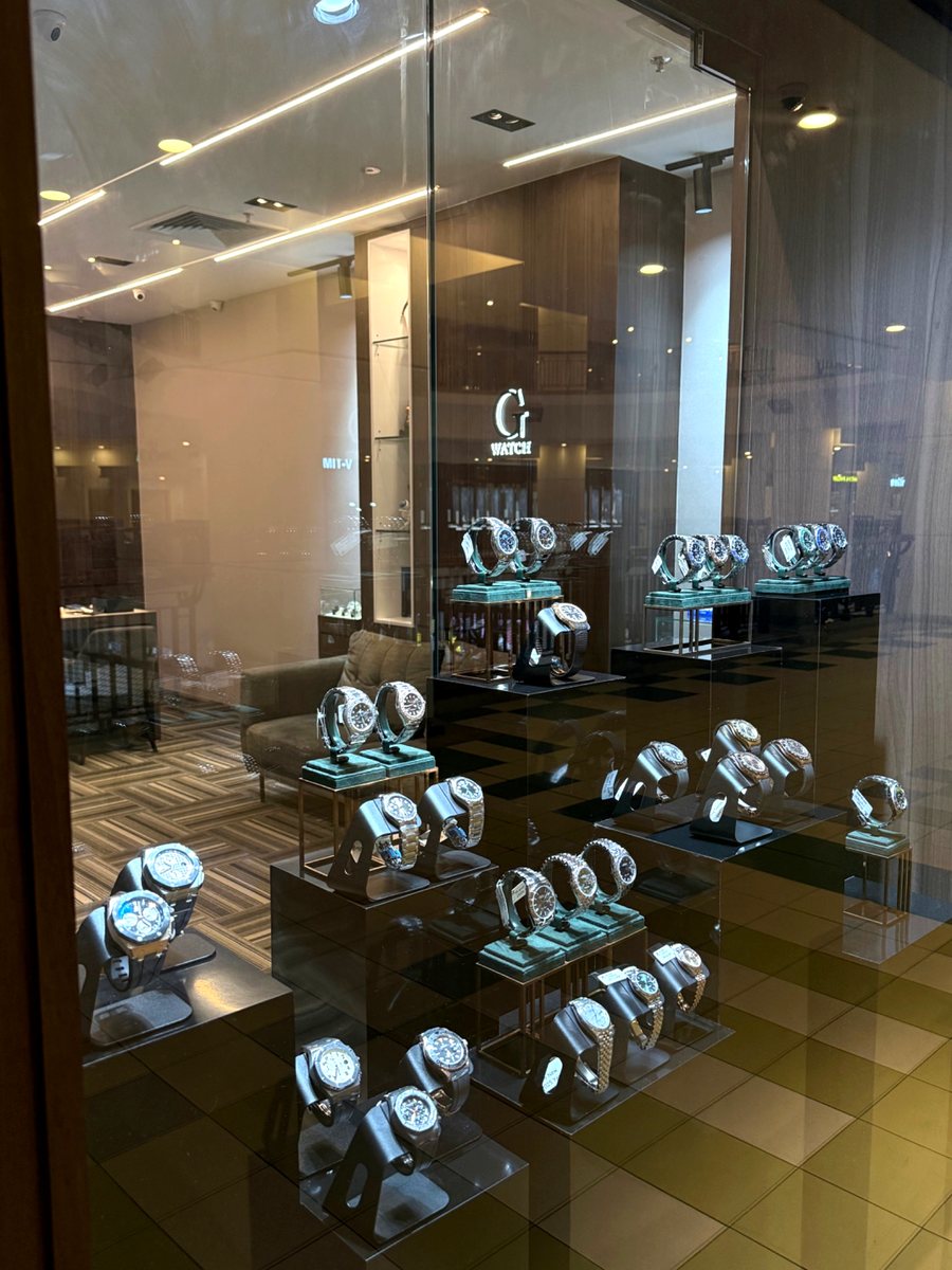 G Watch boutique display window